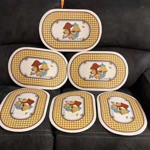 Great Condition Vintage Cala Di Volpe Vinyl Oval Foam Placemats Mushroom Set /6